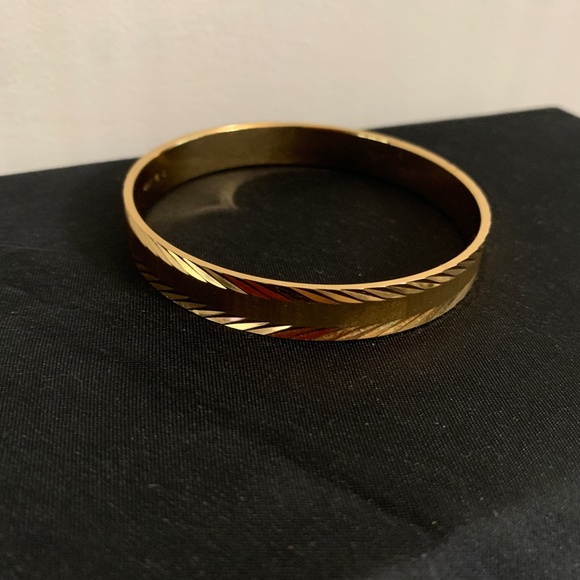 Vintage Gold-Tone MONET bangle bracelet